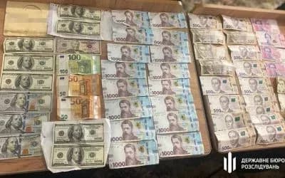 Брали хабарі від призовників за визнання непридатними до служби: правоохоронці провели обшуки у ВКЛ на Вінниччині