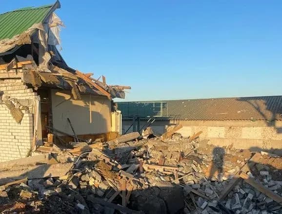 На Донеччині окупанти за добу обстріляли понад десяток громад. Є постраждалі та руйнування