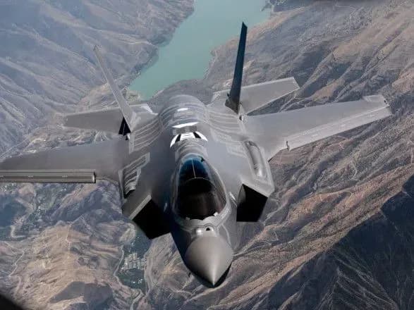 Американські винищувачі F-35, здатні нести ядерну зброю, базуватимуться у Великій Британії – The Telegraph