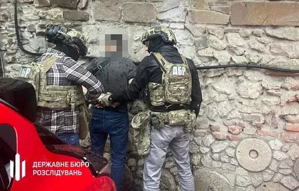 Вимагав "данину" від імпортера квітів з Нідерландів: на Тернопільщині викрили чиновника Держпродспоживслужби