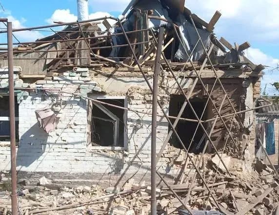 Ворог за день випустив по Нікопольщині понад 40 снарядів. Є постраждалі та руйнування - ОВА