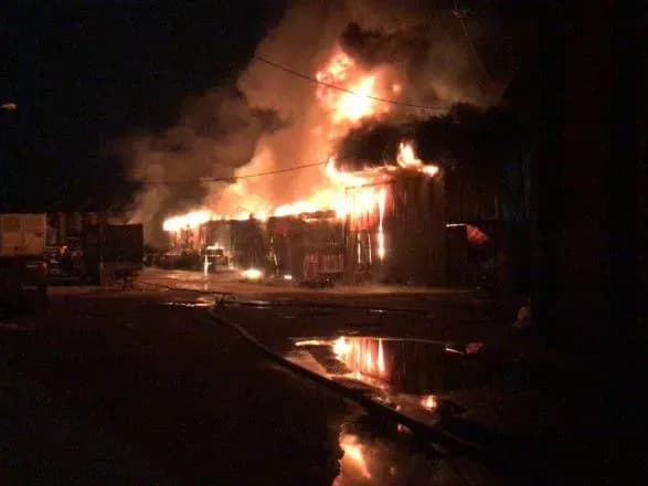 У російському підмосков'ї знову палає: масштабна пожежа спалахнула на складі лакофарбових виробів