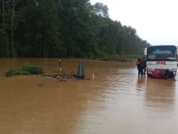 Щонайменше двоє людей загинули через масштабну повінь у Стамбулі