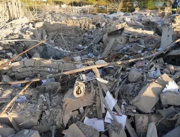 "Кожне життя важливе" - ДСНС у Сумах на місці ворожого удару врятували песика