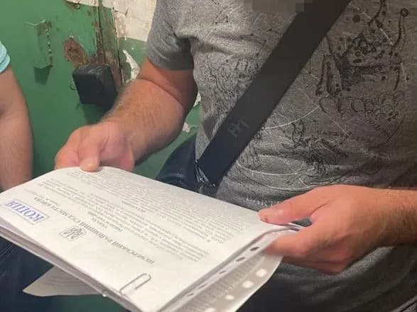 Торгував інформацією про топчиновників України: викрили правоохоронця та його спільника