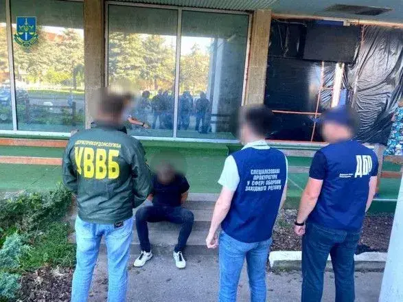 Допомогали ухилянтам у незаконному перетині кордону: прикордоннику та його брату повідомили про підозру