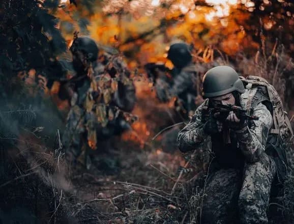 Окупанти не можуть посилити Херсонський напрямок, але будують оборону - Гуменюк