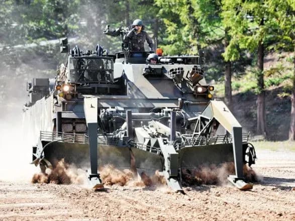 Южная Корея пришлет Украине две машины для прорыва минных полей "Rhino"