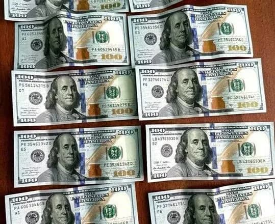 За хабарі допомагали ухилянтам: на Прикарпатті та Херсонщині викрито голову ВЛК та посадовця військкомату