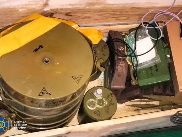 Правоохоронці знайшли ще два схрони зі зброєю рашистів у Херсоні та на Дніпропетровщині