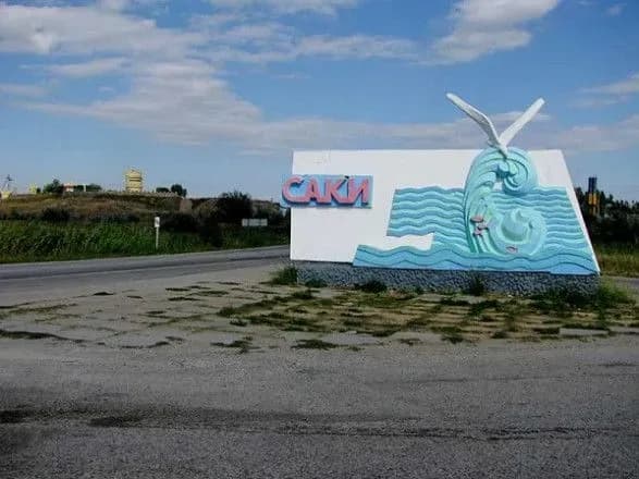 У Криму досі "бавовнить": вибухи пролунали у Саках