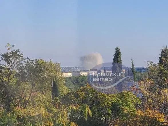 У Криму звучить сирена, в Севастополі підіймається стовп диму