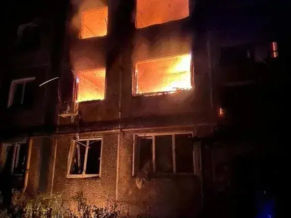 Росіяни обстріляли Авдіївку: поцілили у п’ятиповерхівку