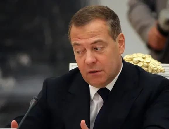 З початку року на контрактну службу в зс рф було прийнято понад 325 тисяч осіб - медведєв