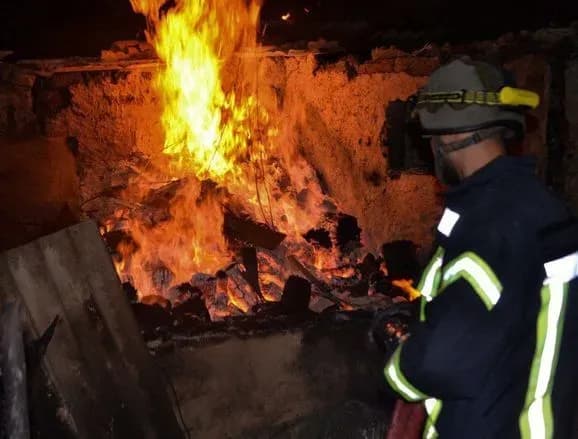 З 27 пожеж, що стались за добу по Україні через обстріли - 22 були на Херсонщині