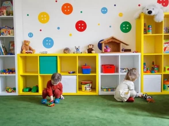 Кабмін дозволив зберігати за дитиною місце в садочку, якщо батьки були вимушені тимчасово переїхати