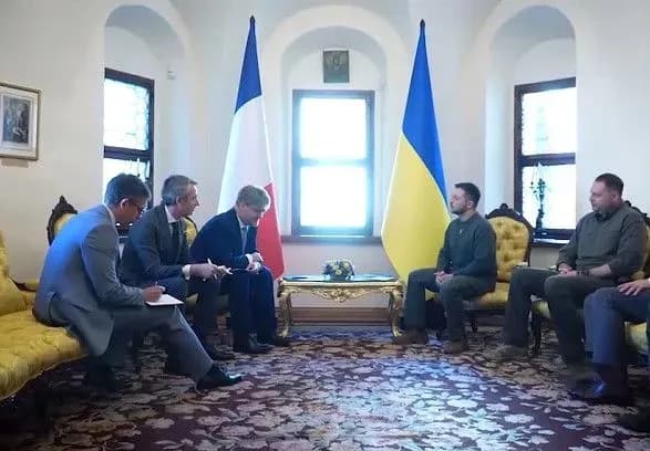 Зеленський прийняв вірчі грамоти від послів шести країн та ЄС