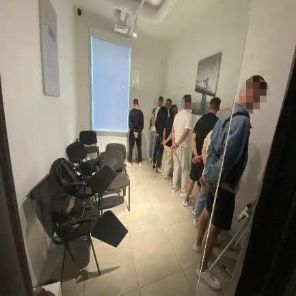 Викрито злочинну організацію, учасники якої ошукали громадян ЄС на десятки мільйонів грн