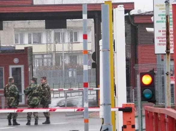 Литва требует у россиян забрать свои машины из страны в течение полугода