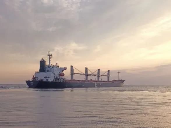 Из украинских портов вышли три балкера с агропродукцией и железной рудой