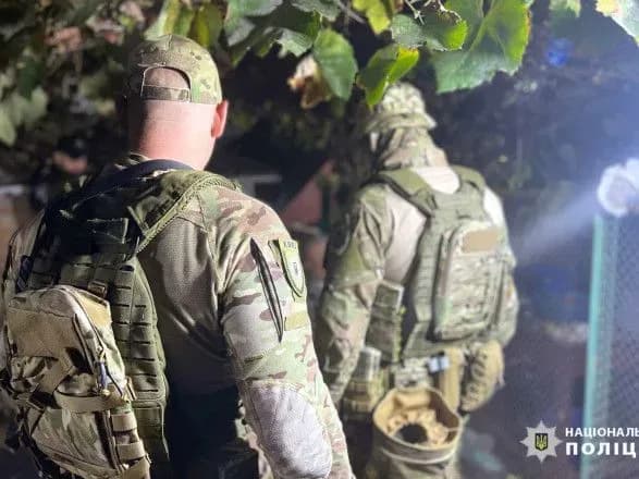 На Черкащині затримано чоловіка, який відкрив стрілянину та поранив поліцейського