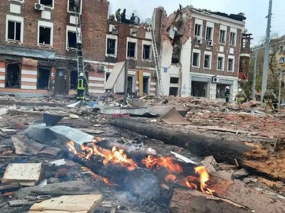 Удар рф по Харкову: в поліції показали перші кадри після атаки