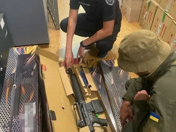 ДБР передало військовим гвинтівки, які контрабандисти ввезли ще у 2014 році