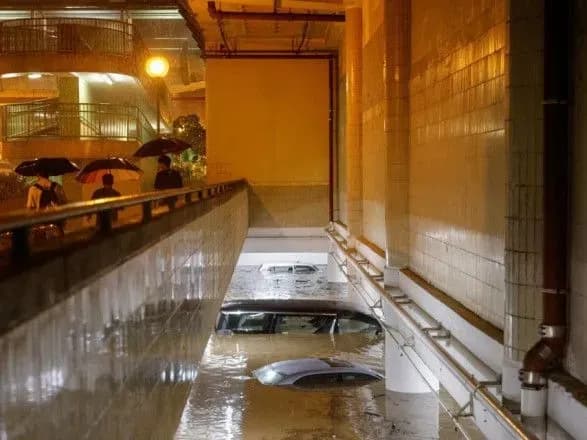 Гонконг паралізували повені