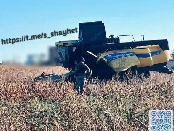 Во время сбора урожая в Николаевской области комбайн наехал на мину: водитель в больнице