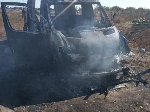 Ворожий обстріл селища поблизу Херсона: медики борються за життя одного з постраждалих