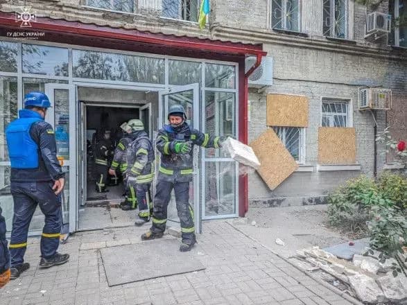 Удар рф по Покровську: аварійні роботи завершені, з-під завалів врятовані три людини