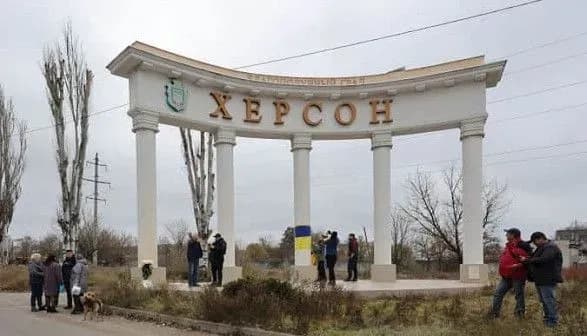 Херсон під ворожим обстрілом, у центрі міста чути вибухи - МВА