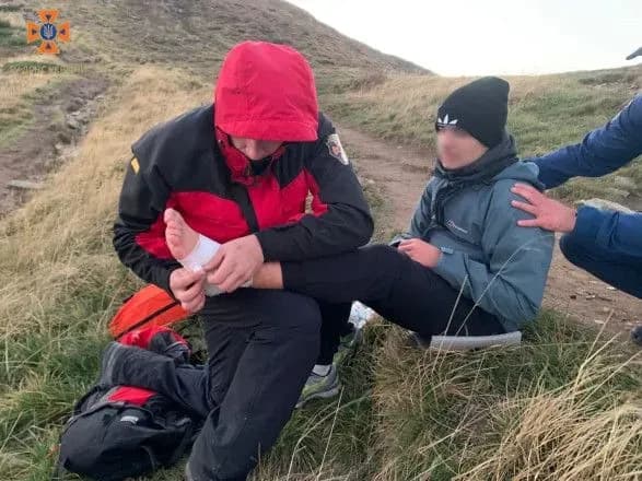 Під час спуску з Говерли травмувався 15-річний хлопчик