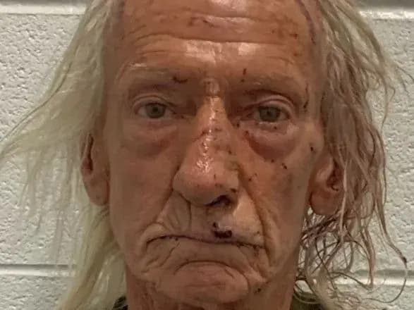 У США літній чоловік наніс 26 ударів ножем дитині на тлі релігійної ненависті: хлопчик помер