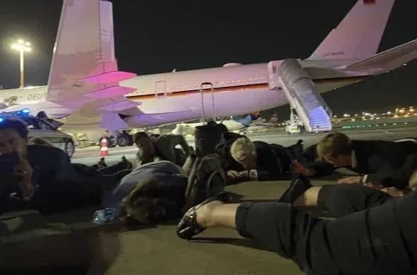 Шольц лег на взлетную полосу из-за воздушной тревоги в Израиле