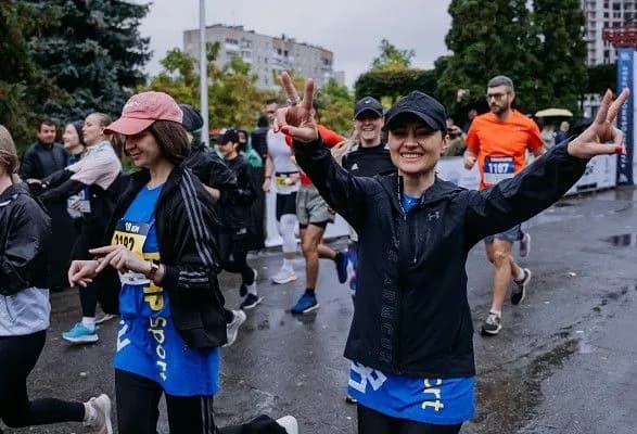 Профессиональные спортсмены, участники чемпионатов мира и олимпийцы приняли участие в благотворительном забеге в поддержку военных