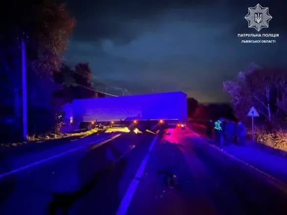 На Львівщині через ДТП обмежили рух на автодорозі Київ-Чоп