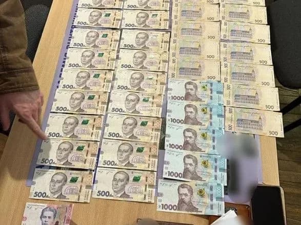 Посадовиця Національної академії внутрішніх справ вимагала у студентів 400 доларів за успішну здачу сесії