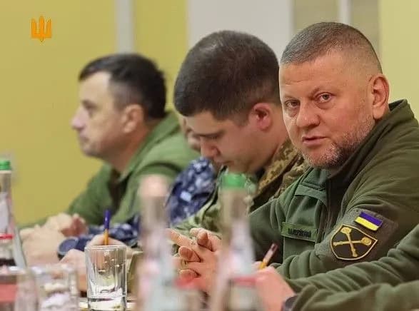 Обговорили наступальні та оборонні операції, а також потреби ЗСУ: Залужний зустрівся з командувачем сил НАТО в Європі та адміралом Британії