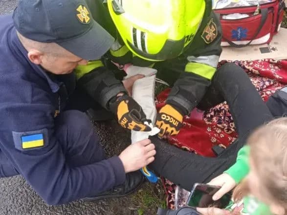 На Франківщині зіштовхнулись автівка та мікроавтобус: 7 людей травмувалися, серед них 5 дітей