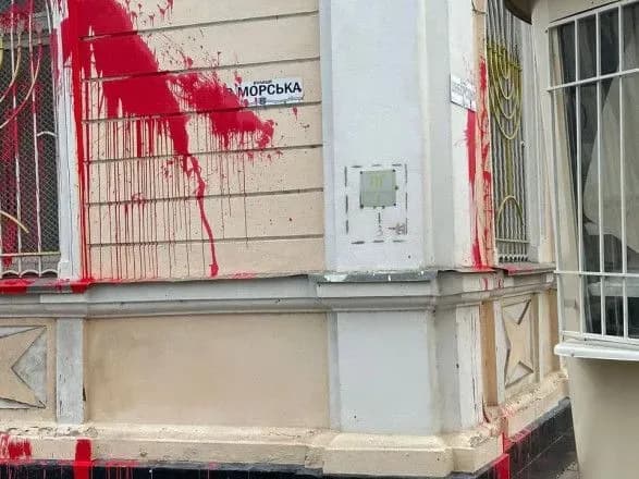 У Миколаєві синагогу облили червоною фарбою, відкрито провадження