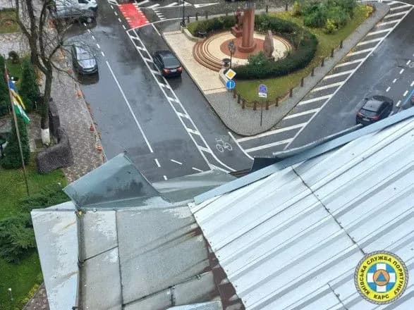 Буревій у Києві: які наслідки і що з рухом транспорту