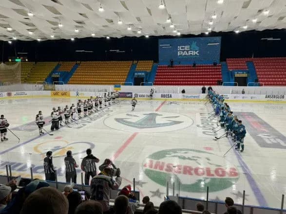 Херсонський хокейний клуб "Дніпро" здолав київський "Тризуб" з рахунком 11:3