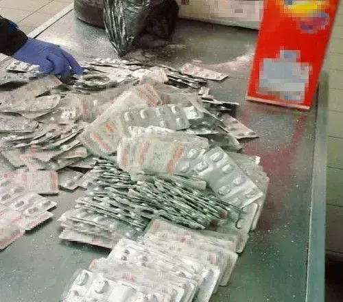 Наркоторговці, які ховали пігулки у пральному порошку отримали тюремні строки