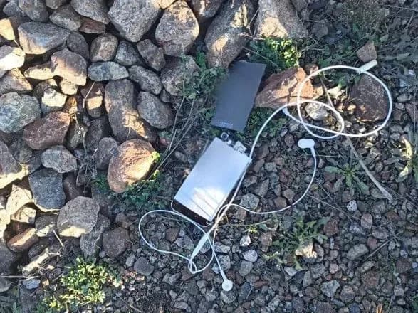 Перебігала колію в навушниках: під Києвом дівчина потрапила під потяг