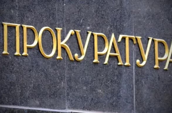 У Черкасах п'яний чоловік влаштував погром на АЗС та влучив пляшкою в голову працівниці