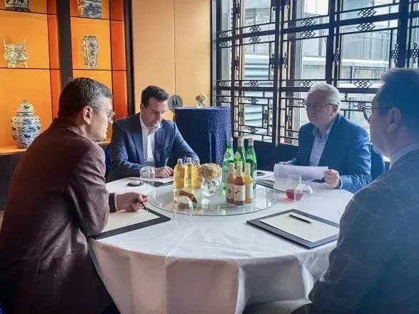 Кулеба та гендиректор Rheinmetall обговорили оборонну співпрацю України та Німеччини