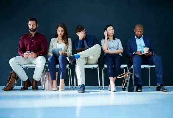 На яку першу роботу можуть розраховувати іммігрантки після переїзду до Америки?