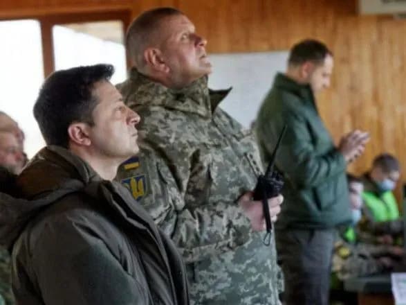 Зеленський відреагував на статтю Залужного та тезу про «позиційну війну»