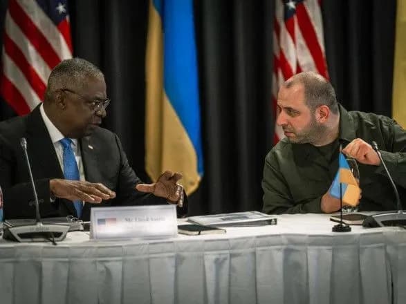 Більше боєприпасів для українських воїнів: Умєров поговорив з главою Пентагону
